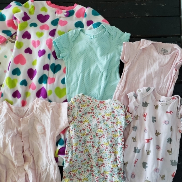 Baby Girl Bundle Lot Clothes Pajamas Bodysuit Romper 9 Pieces 3-6 6 Month Carter - Picture 3 of 5